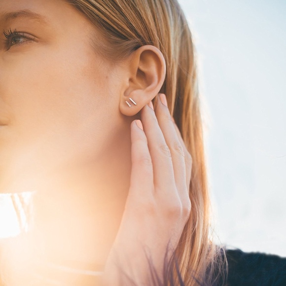 14k Gold Plated Rose Gold Bar Earring - Picture 2 of 4